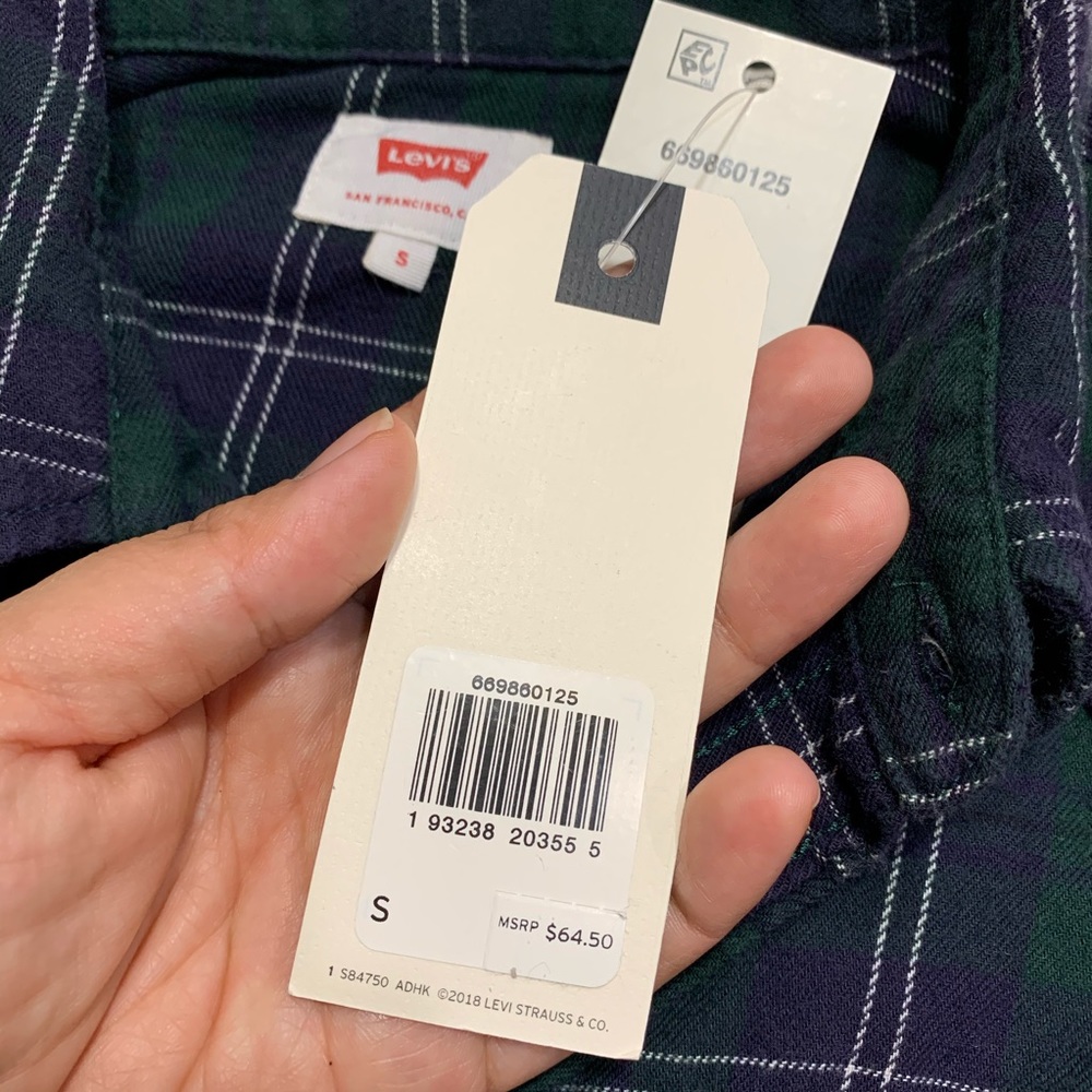 *NEW* Levi’s Long Sleeved Flannel Button-Up - Picture 4 of 6